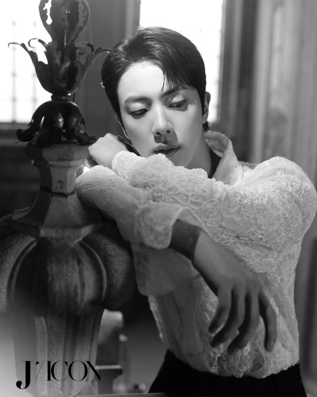 이탈리아에서 디아이콘 24호를 장식한 진님의 화보예요