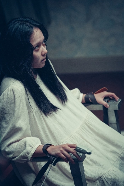 "오컬트도, 히어로도, 아니다"…'거룩한 밤', 정체불명의 밤 | 인스티즈