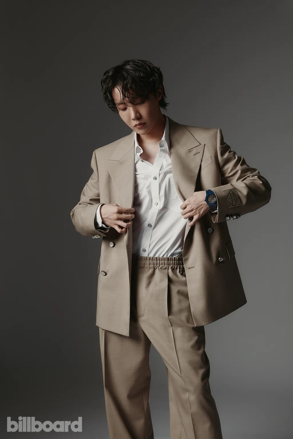 <b>제이홉</b>, <b>빌보드</b> 매거진 <b>커버</b>…"빛과 용기, 전하고 싶다"