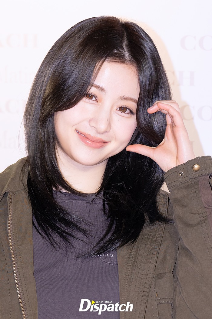 <b>허윤진</b>, '<b>위버스콘</b>' <b>불참</b>…의료진 "허리 부담 최소화"