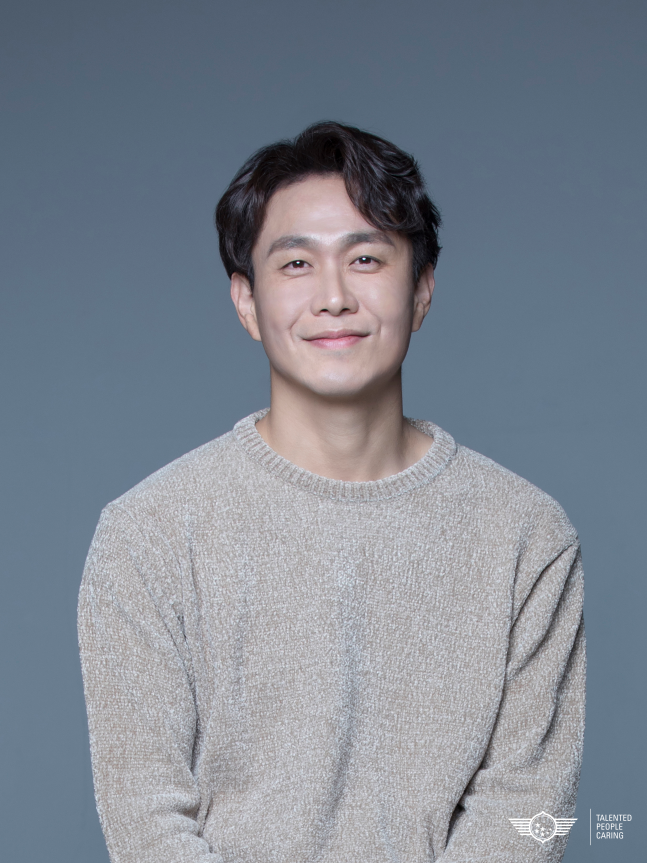 오정세, 스페셜 DJ 된다…'최강희의 영화음악' 진행 | 인스티즈