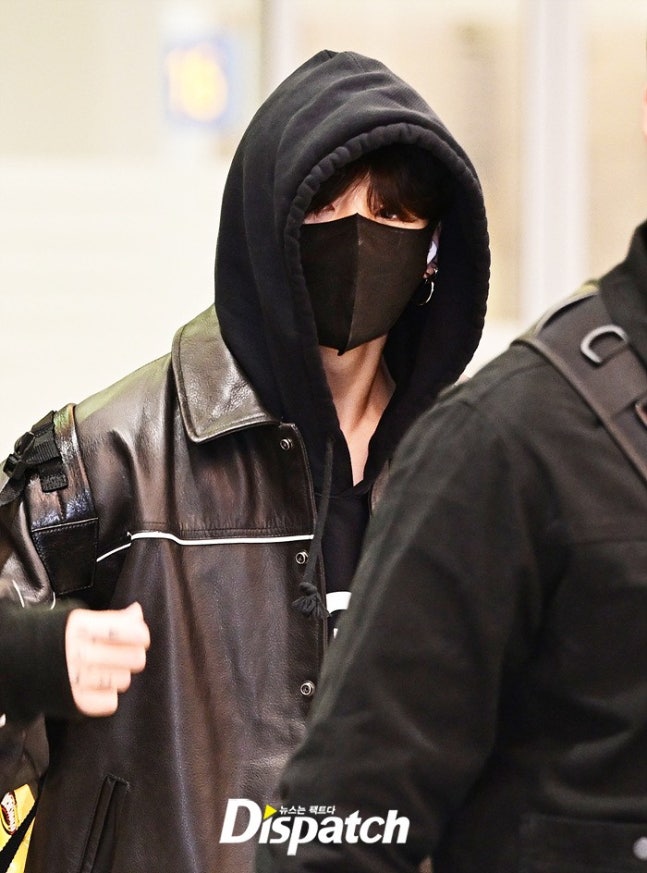 해외 일정을 마치고 인천공항으로 입국하는 정국님