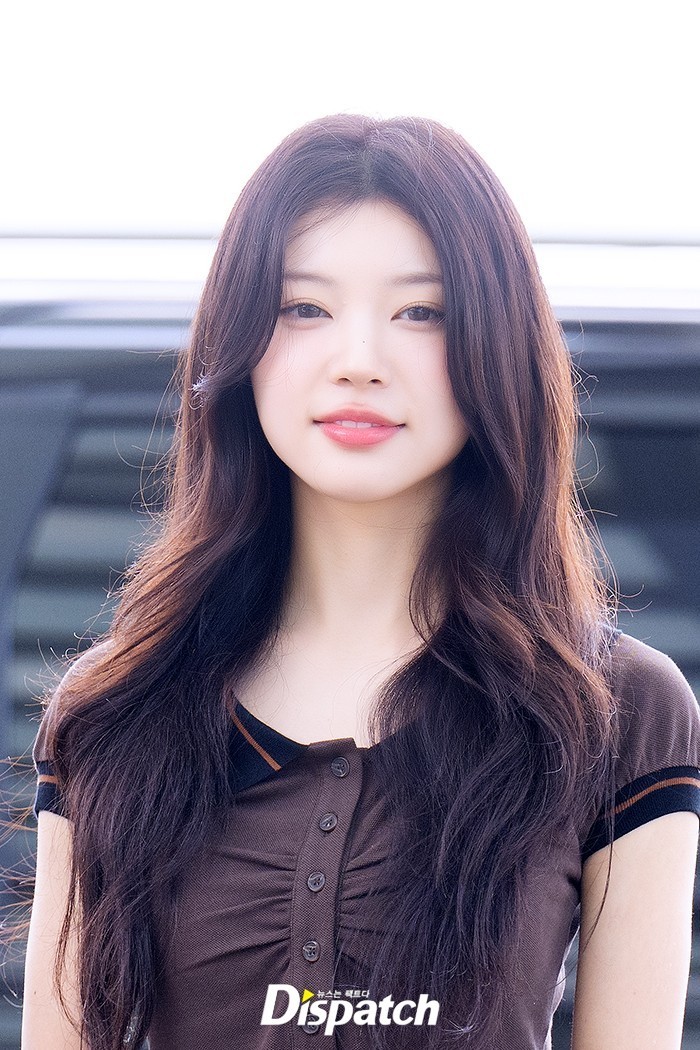 '<b>아일릿</b>' <b>모카</b>, 또 <b>활동 중단</b>…"건강 회복, 전념하겠다"