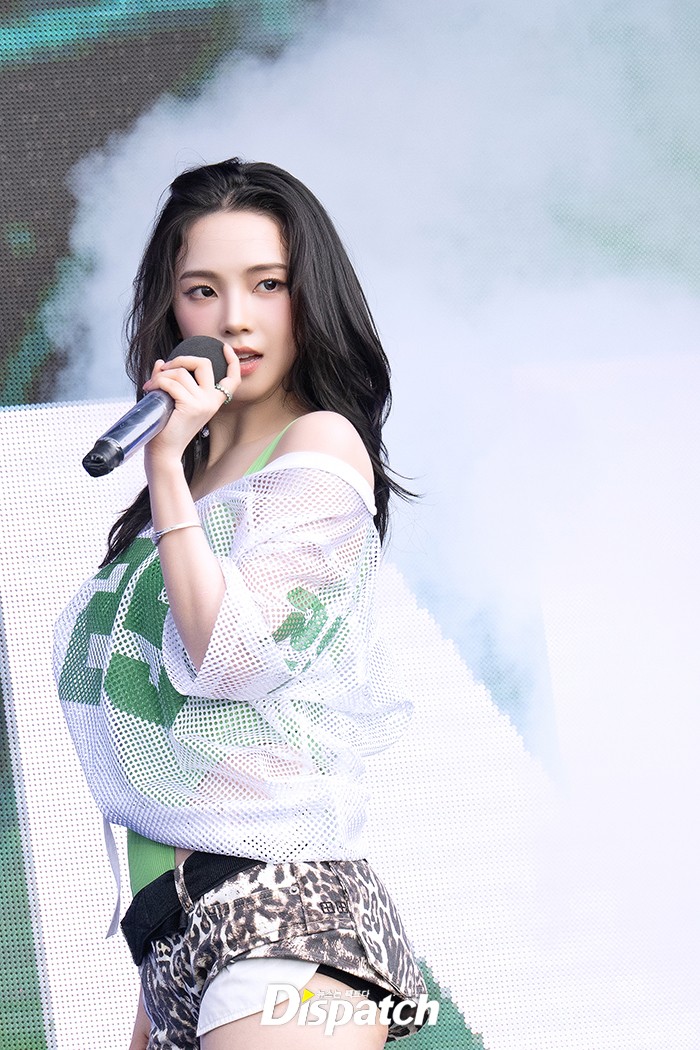 [현장포토] "<b>워터밤</b> 아이콘"...카리나, 강렬한 무대