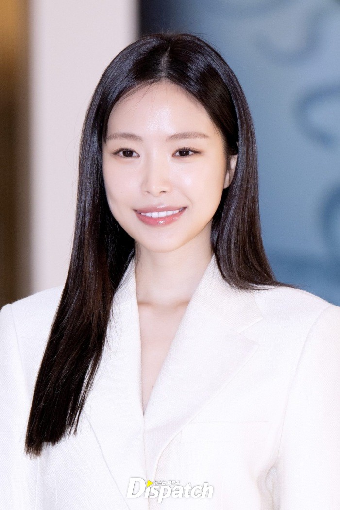 손나은, 17일 <b>모친상</b> 비보…"동생 <b>손새은</b>과 <b>빈소</b> 지킨다"