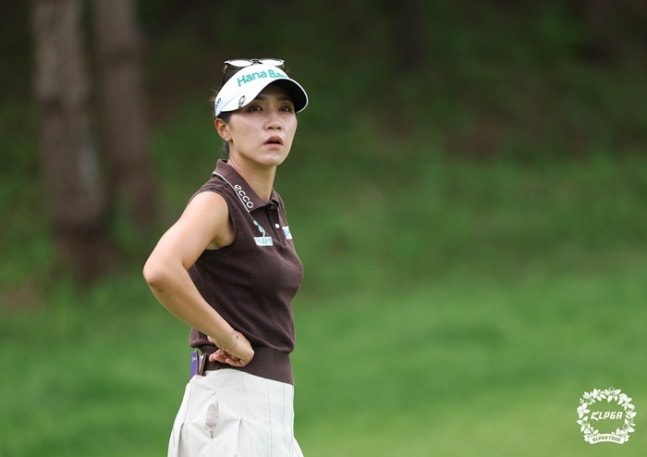 홀 공략을 고심하고 있는 리디아 고. 사진 제공=KLPGA