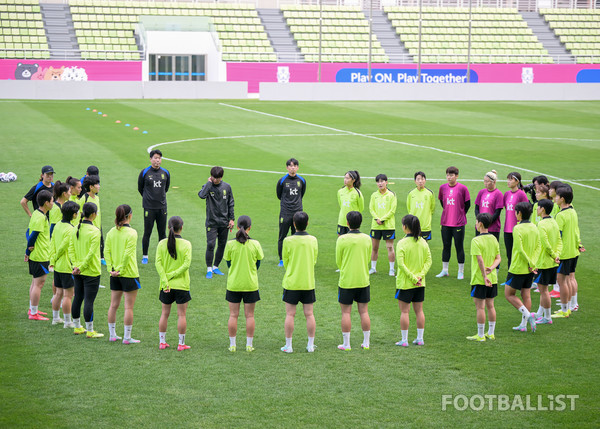 [포토] <b>여자축구</b> 국가<b>대표팀</b>, <b>콜롬비아전</b> 대비 공식훈련
