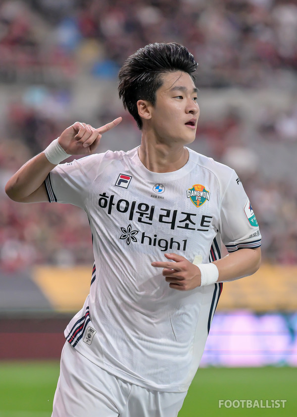 [케터뷰] 강원 <b>정경호</b>, '시즌 첫 골' 이상헌에게 "프리롤, 잘 어울렸다"