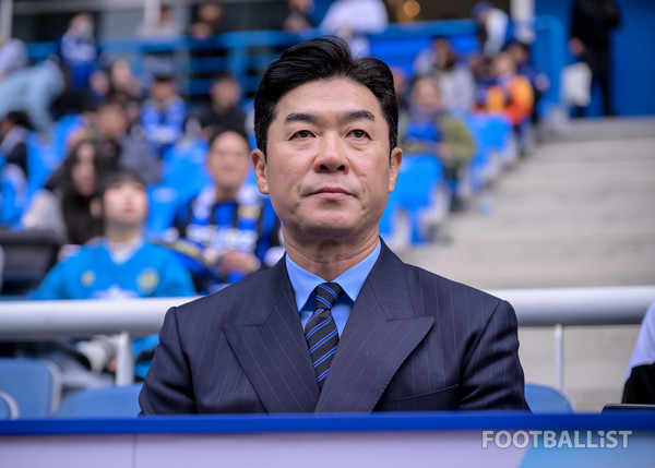 '인천과 <b>재계약</b> 합니까?' <b>윤정환 감독</b>은 "인천, 하루살이 아닌 장기적 비...