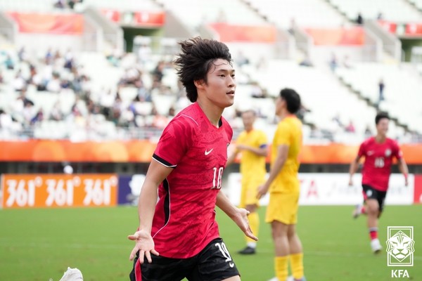 '약속의 후반전' 반복한 <b>이민성호</b> 금메달 정조준… 중국산 방패 뚫어낸...