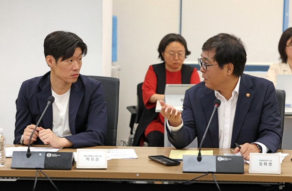 박지성 공동위원장, 취휘영 장관 / 문화체육관광부 제공