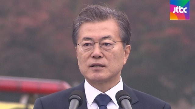 [국회] 문 대통령 "<b>소방관</b>의 국가직 전환, 이뤄내겠다"