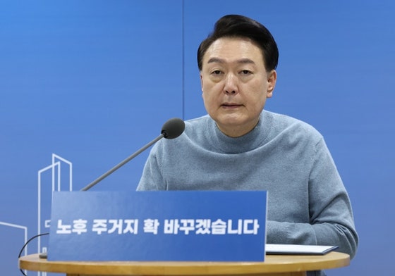 윤 대통령 "재개발·<b>재건축</b> 절차 원점 <b>재검토</b>해 도심 주택 공급"