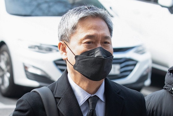 '제작사 고가인수 의혹' <b>김성수</b> <b>카카오엔터</b> 대표 영장심사 출석