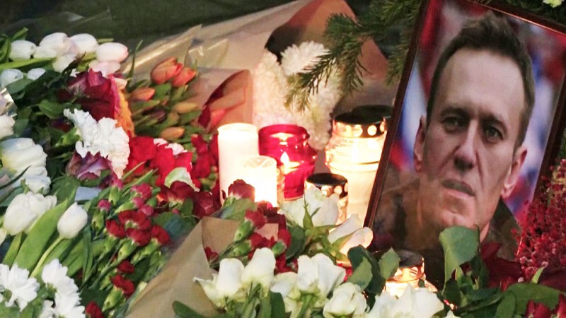 나발니 죽음에 애도행렬…바이든 "<b>푸틴</b>과 그의 깡패들 짓" 맹비난