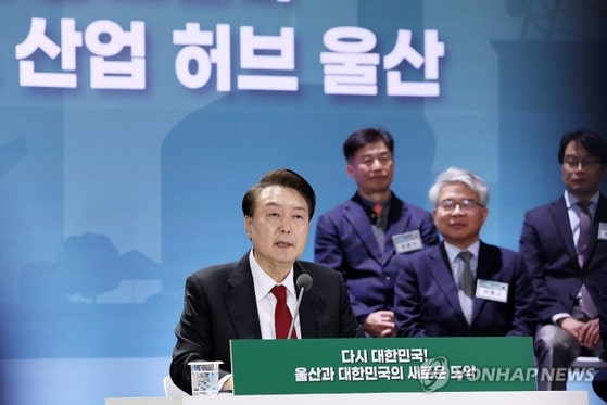 윤 대통령 "<b>그린벨트</b> 해제 획일적 기준 <b>전면 개편</b>"