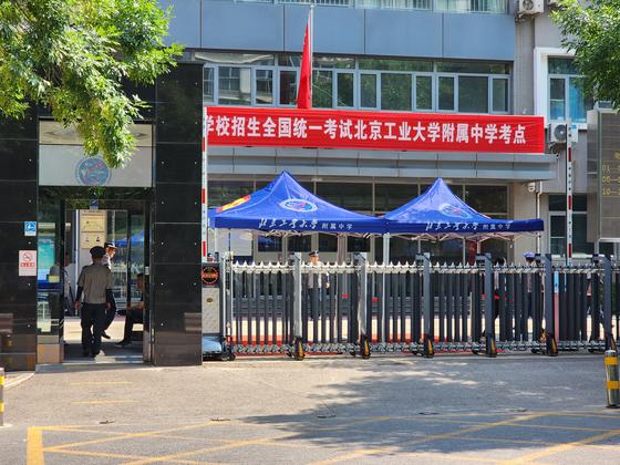 8日，在北京大學高中測試開始後，大門關閉了，中國大學入學考試Kaokao。通訊員李do -Sung。