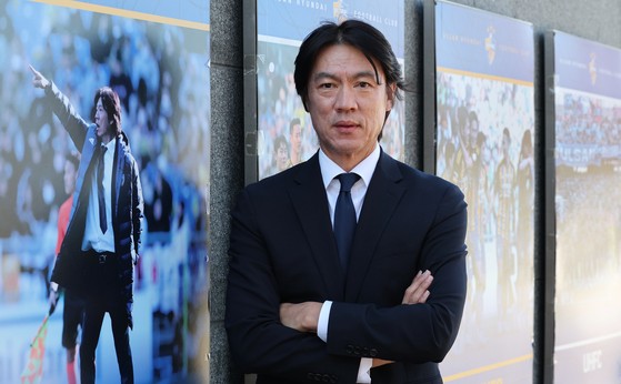 축구 <b>대표팀</b> 두 번째 맡는 <b>홍명보</b>...브라질W 16강 실패 후 10년만