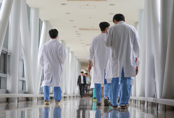 On the 8th, medical staff are on the move at a large hospital in downtown Seoul. (Photo=Yonhap News)