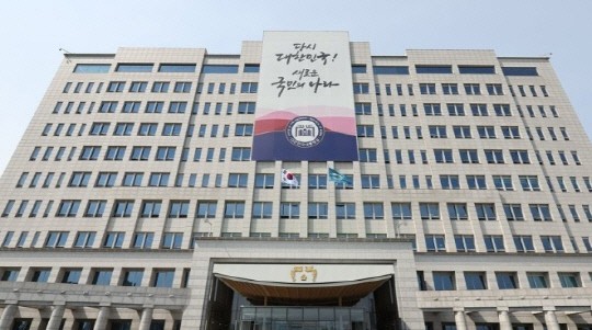 <b>대통령실</b> 청사 일대 북한 <b>오물풍선</b> 낙하…"위험성 없어 수거"
