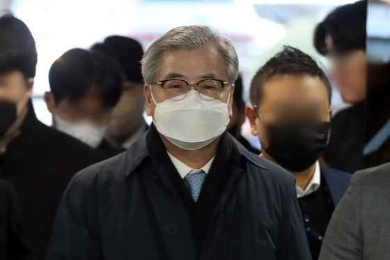 <b>검찰</b>, '문재인 캠프 인사 특혜채용 의혹' 서훈 전 <b>국정원장</b> 조사