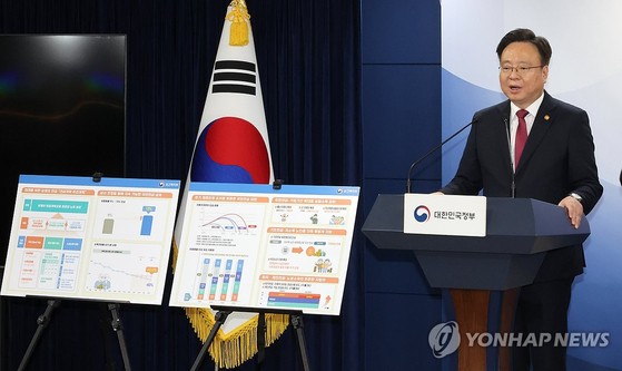 <b>정부</b> 새 <b>연금개혁안</b>...국민<b>연금</b> 납부율 9%→13%, 나이별 차등