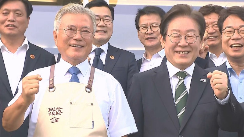 <b>이재명</b>-<b>문재인</b>, 7개월 만 평산 만남…"검찰개혁" 한 목소리