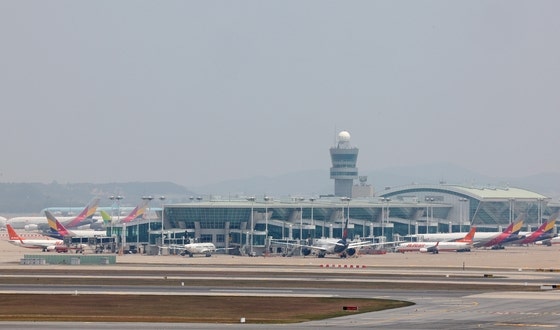[단독] <b>북한 오물</b>풍선으로 인천국제공항 항공기 이륙 한 때 중단