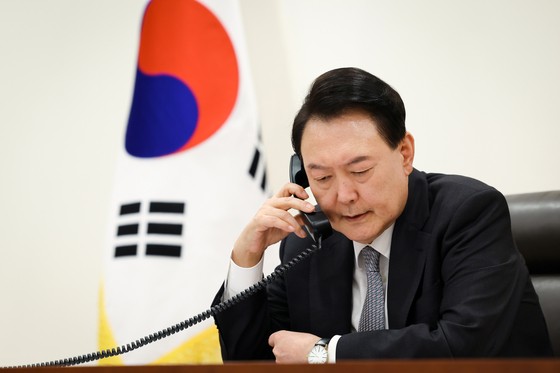 윤 <b>대통령</b> "북 <b>전선</b> 투입, 예상보다 빠를 수도"…캐나다 총리와 통화