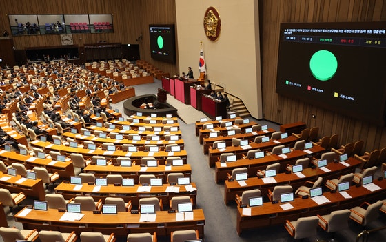 세 번째 '<b>김여사 특검법</b>' 국회 <b>본회의</b> 통과…여당 표결 불참