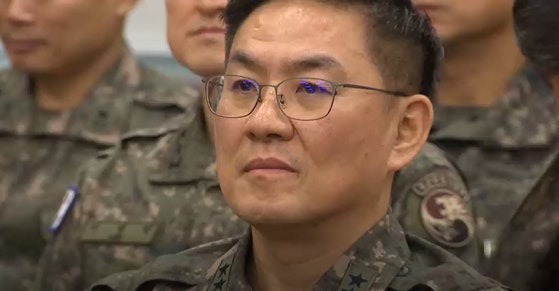 [단독] 검찰 특수본, <b>이진우 전</b> 수도방위<b>사령관 체포</b>…내란 및 직권남용...