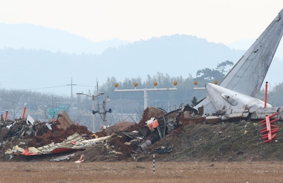 경찰 <b>제주항공 참사</b> 수사본부, <b>무안공항</b> 등 3곳 <b>압수수색</b>