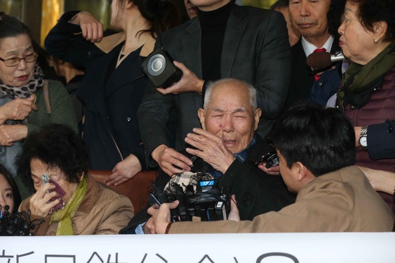 2018년 대법원 전원합의체는 이춘식·여운택·신천수·김규수씨 등 강제징용 피해자 4명이 신일본제철(현 신일철주금)을 상대로 낸 1억원의 손해배상 청구 소송 재상고심 선고 공판에서 원고 승소 판결한 원심을 최종 확정했