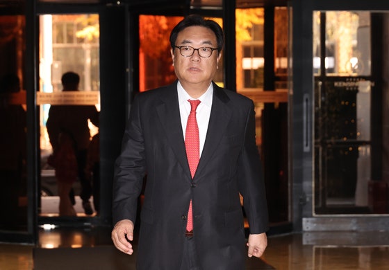 <b>정진석</b>, 윤 <b>대통령 접견</b> 후 직원들에 “의연한 <b>대통령</b>님 위해 기도해달...