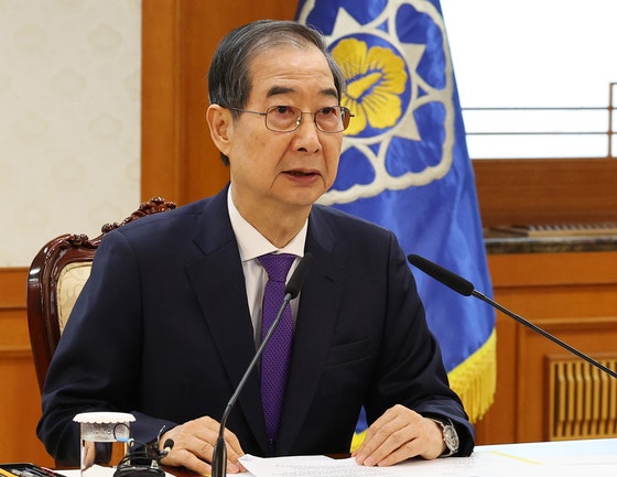 <b>한덕수</b> "헌재 결정 냉정하게 받아들여야…불법·폭력 용납 안해"