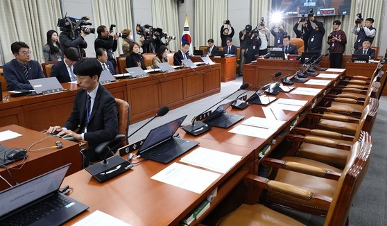 국회 운영위, '<b>이완규</b>·<b>함상훈</b>' <b>지명 철회</b> 결의안 가결…국힘 불참