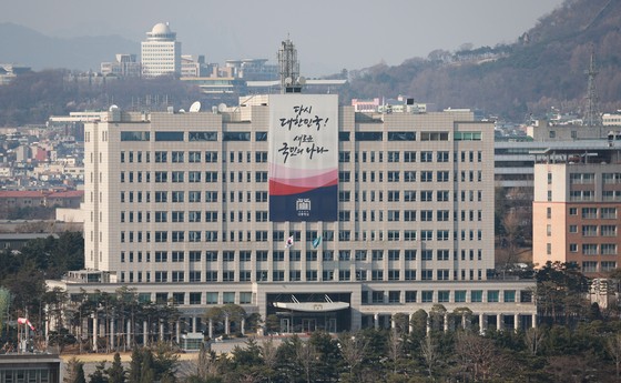 경찰, <b>대통령실</b>ㆍ한남동 <b>공관촌 압수수색</b>
