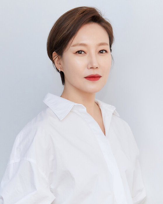 [단독] 배우 <b>진경</b>, YG 떠나 스토리제이 레이블 <b>아에르</b> <b>전속계약</b>