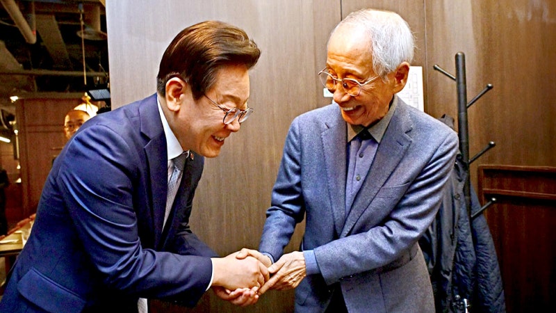 '통합' 강조한 <b>이재명</b>…<b>선대위</b>원장에 '보수 책사' <b>윤여준</b> 영입