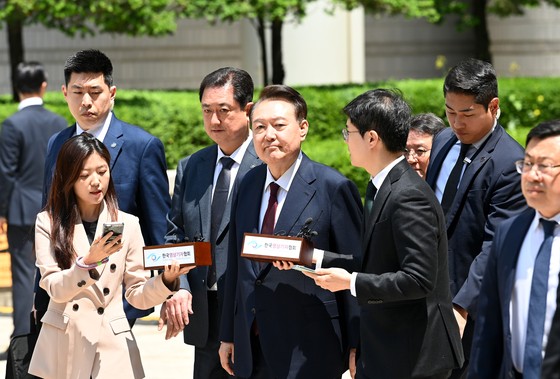 “'두 번 세 번 계엄하면 된다'고 했다”…<b>수방사</b> 전 <b>부관 증언</b>