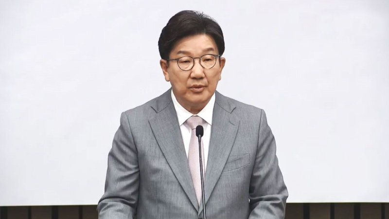 권성동, <b>국민의힘 원내대표 사퇴</b>…"보수재건 백지서 논의해야"