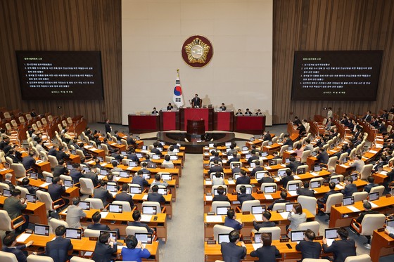 내란·김여사·채상병 등 <b>3대 특검법</b> 국회 본회의 <b>통과</b>