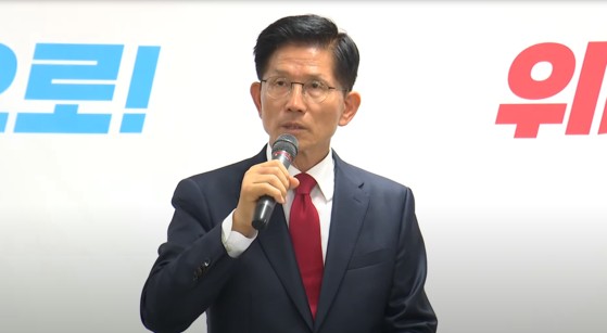 <b>김문수</b> "<b>당 대표</b> 욕심 없다…국가 위기 앞 자리다툼 안 돼"