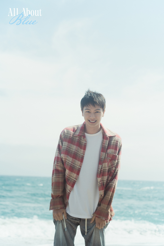 '솔로 컴백' <b>육성재</b>, 컨셉트 포토 공개 '<b>청량</b>한 <b>매력</b>'
