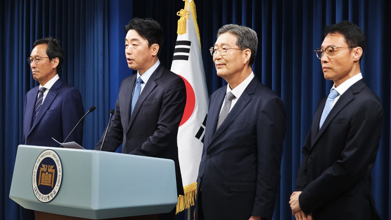 <b>대통령실</b> 정무<b>수석</b> 우상호·홍보<b>수석</b> 이규연·<b>민정수석 오광수</b> 임명