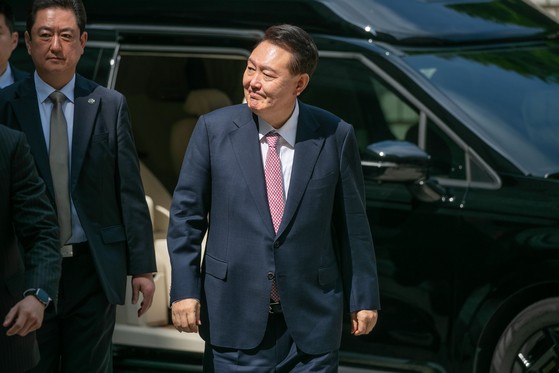 경찰, 윤 전 대통령 12일 소환 통보…<b>비화폰 삭제 지시</b> 혐의 추가