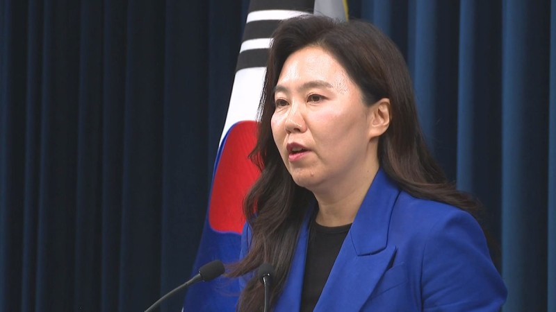 "이 대통령, 대북 방송 중지 지시…<b>체코</b> 총리와 20분간 첫 통화"