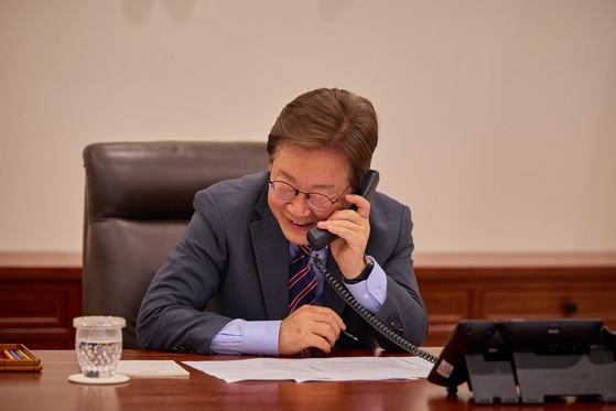 이 <b>대통령</b>, <b>호주</b> 총리와 첫<b>통화</b>…“국방ㆍ방산ㆍ광물 등 협력강화”