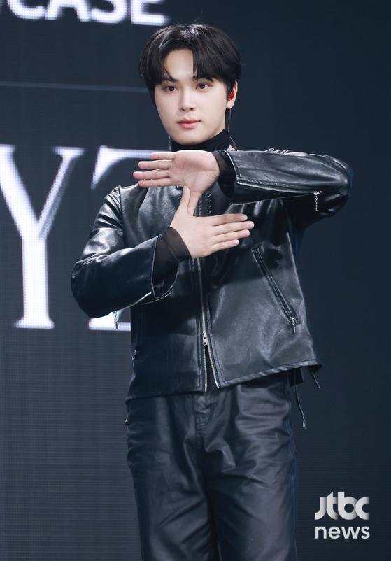더보이즈 <b>주학년</b>, <b>활동 일시 중단</b>…소속사 “개인 사정”