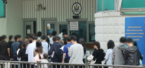 미 국무부, <b>유학생 비자 발급</b> 재개…"소셜미디어 계정 검열"